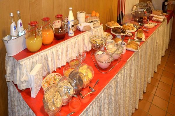 Bepy Hotel Garni Giustino Екстериор снимка